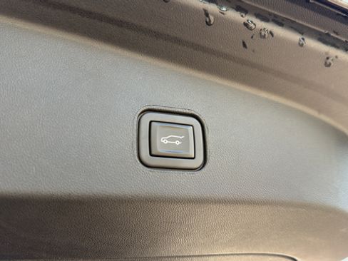 Used 2024 Cadillac Lyriq Luxury RWD image 11