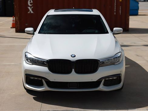 Used 2018 BMW 740e xDrive AWD/4WD image 19