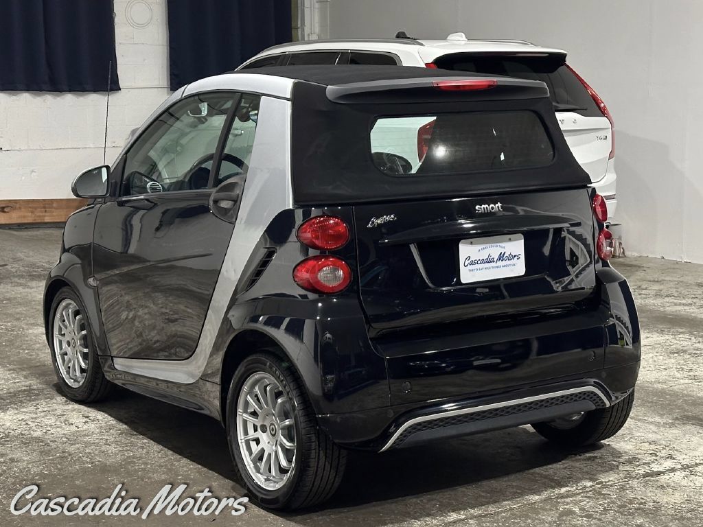 Used 2013 smart fortwo passion RWD image 5