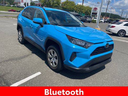 Used 2021 Toyota RAV4 LE AWD/4WD image 5