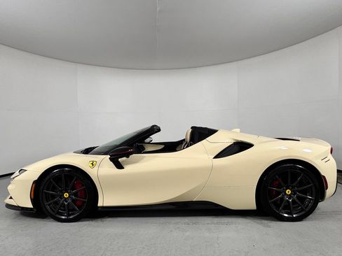 Used 2024 Ferrari SF90 Spider image 4