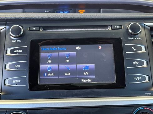 Used 2015 Toyota Highlander LE image 24