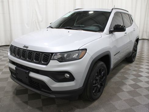 Used 2025 Jeep Compass Latitude w/ Sun & Sound Group image 42