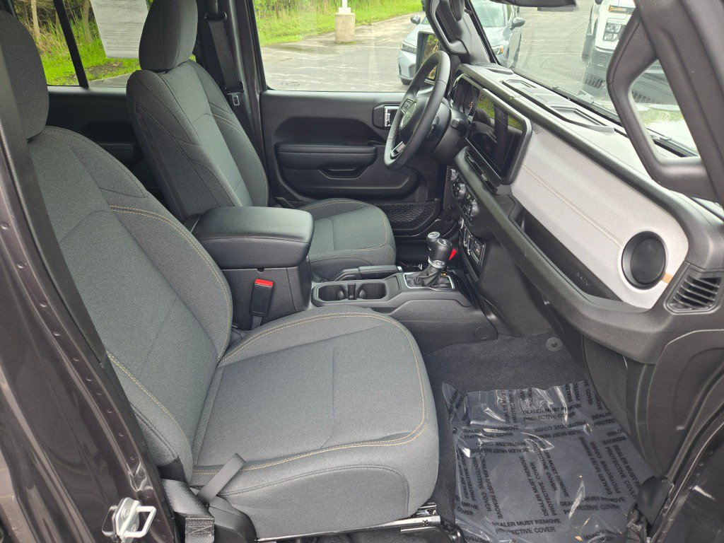 Used 2025 Jeep Wrangler Unlimited Sport AWD/4WD image 7
