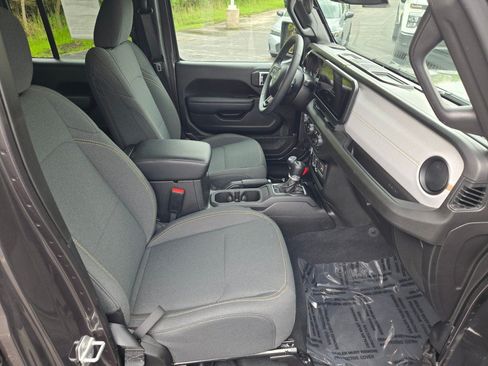 Used 2025 Jeep Wrangler Unlimited Sport AWD/4WD image 7