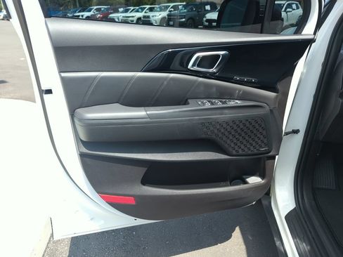 Used 2025 Kia Carnival SX Prestige FWD image 18