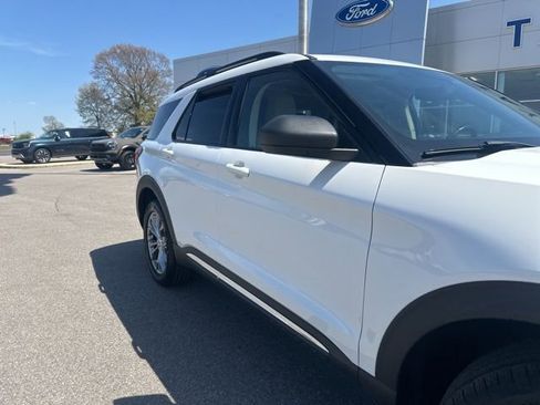 Used 2021 Ford Explorer XLT w/ Equipment Group 202A image 7