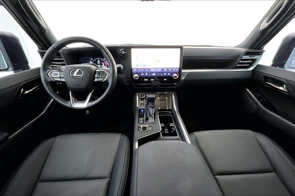 Used 2024 Lexus GX 550 w/ Accessory Package (Z1) AWD/4WD image 15