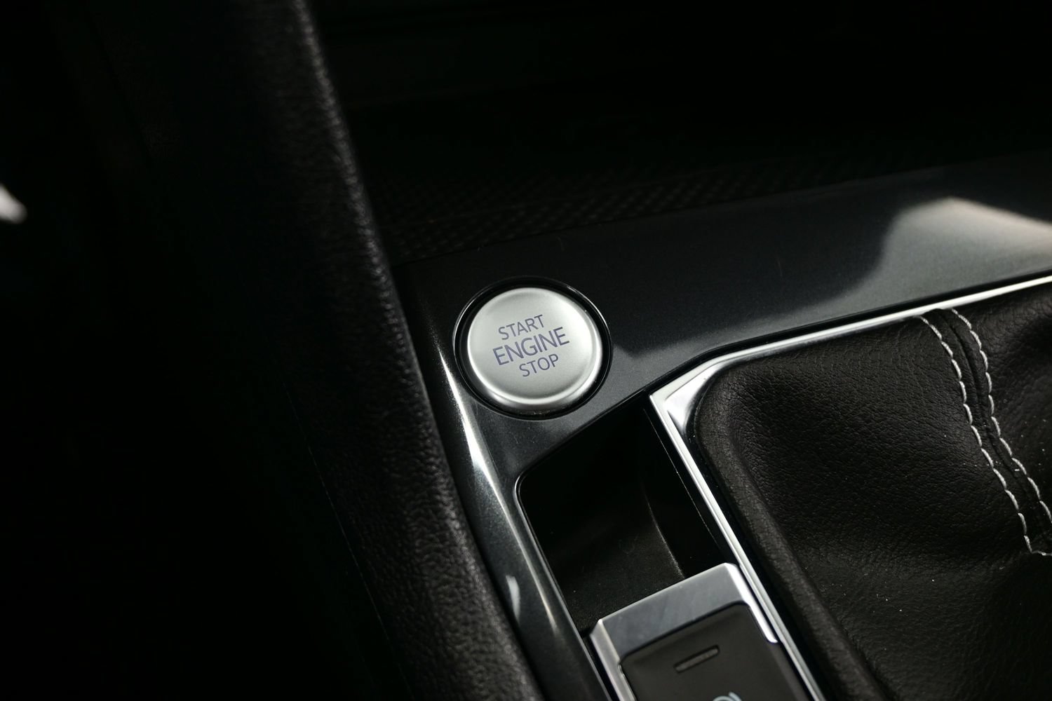 Used 2022 Volkswagen Tiguan SE AWD/4WD image 22