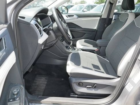 Certified 2025 Volkswagen Taos SE AWD/4WD image 13