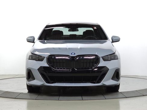Certified 2026 BMW 550e xDrive AWD/4WD image 2