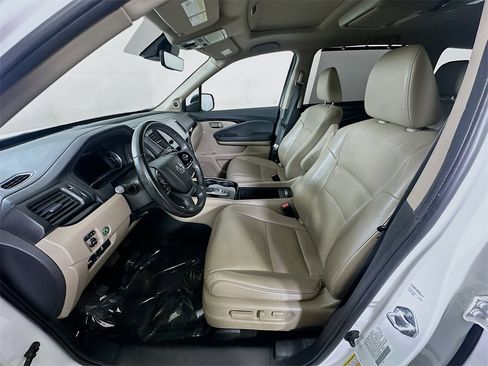Used 2022 Honda Pilot Touring image 16