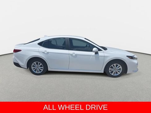 Used 2025 Toyota Camry LE AWD/4WD image 4