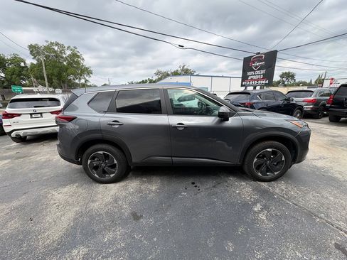 Used 2024 Nissan Rogue SV FWD image 4