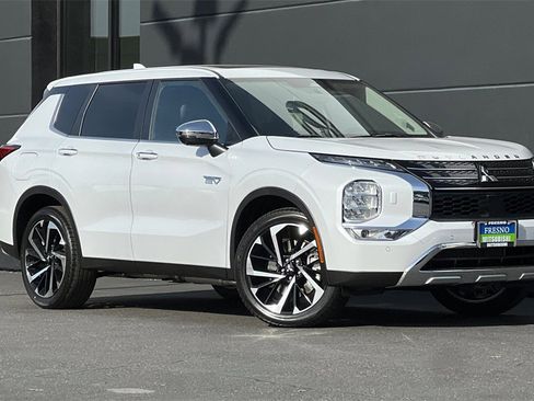 New 2025 Mitsubishi Outlander SE image 3