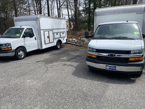 Used 2022 Chevrolet Express 3500 w/ Power Convenience Package RWD image 2