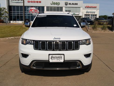 Used 2018 Jeep Grand Cherokee Limited AWD/4WD image 2
