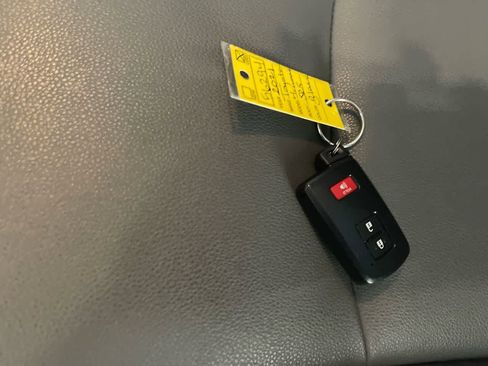Used 2021 Toyota 4Runner SR5 Premium w/ Moonroof Package AWD/4WD image 27