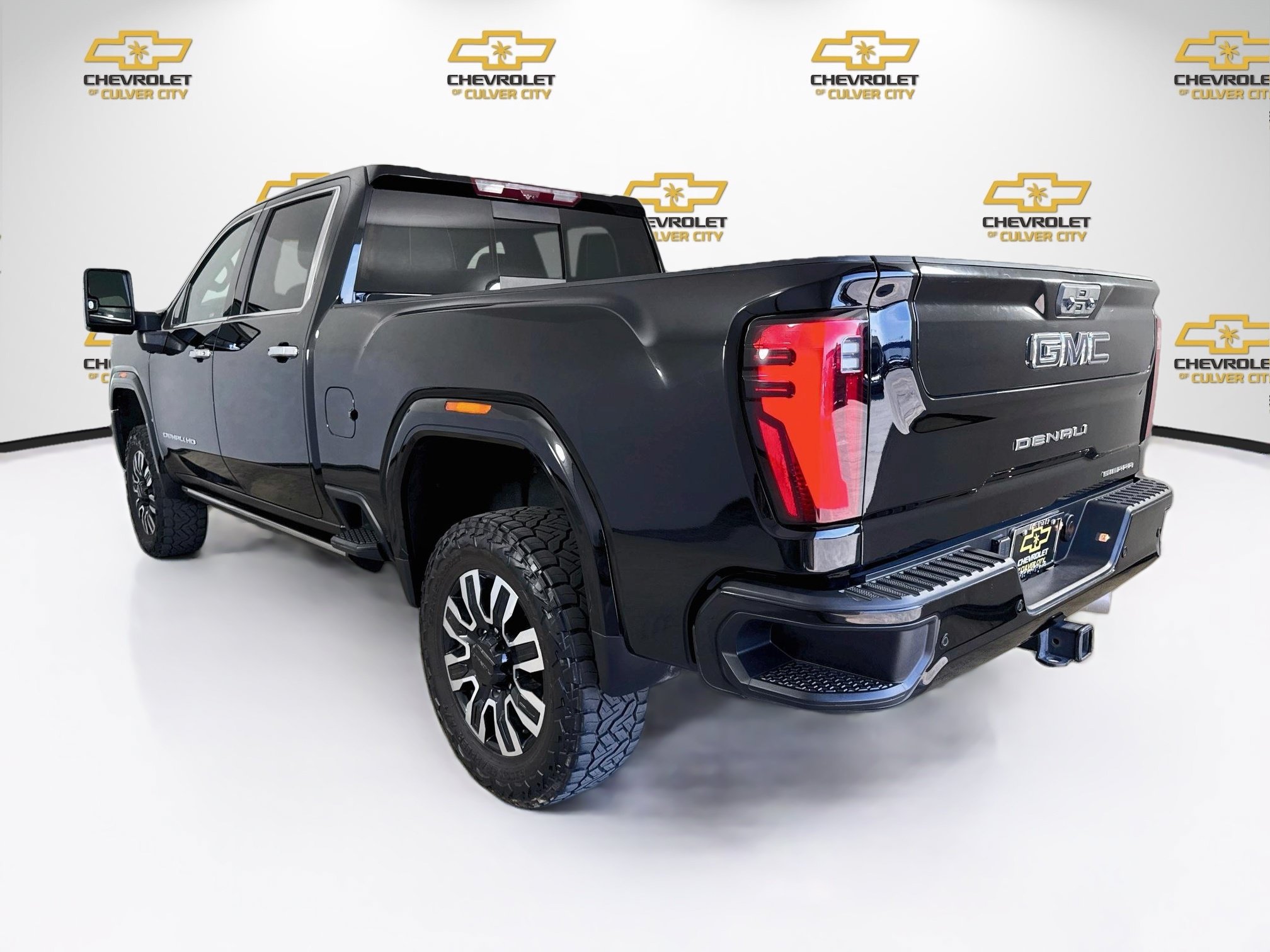 Used 2024 GMC Sierra 2500 Denali Ultimate AWD/4WD image 6