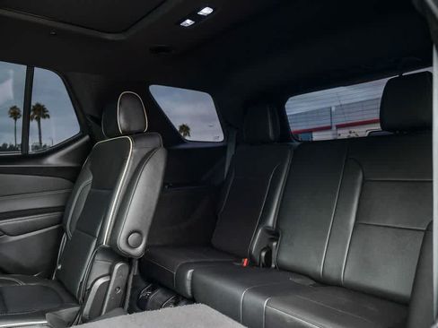 Used 2022 Chevrolet Traverse Premier FWD image 19