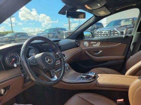 Used 2018 Mercedes-Benz E 400 4MATIC Sedan image 9