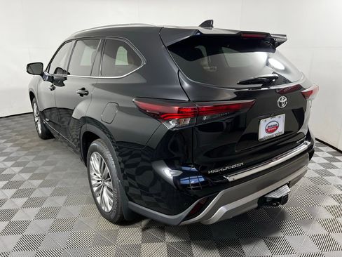 New 2026 Toyota Highlander Platinum image 6