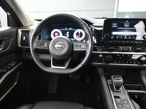 Used 2024 Nissan Pathfinder Platinum w/ Lighting Package (N93) AWD/4WD image 12