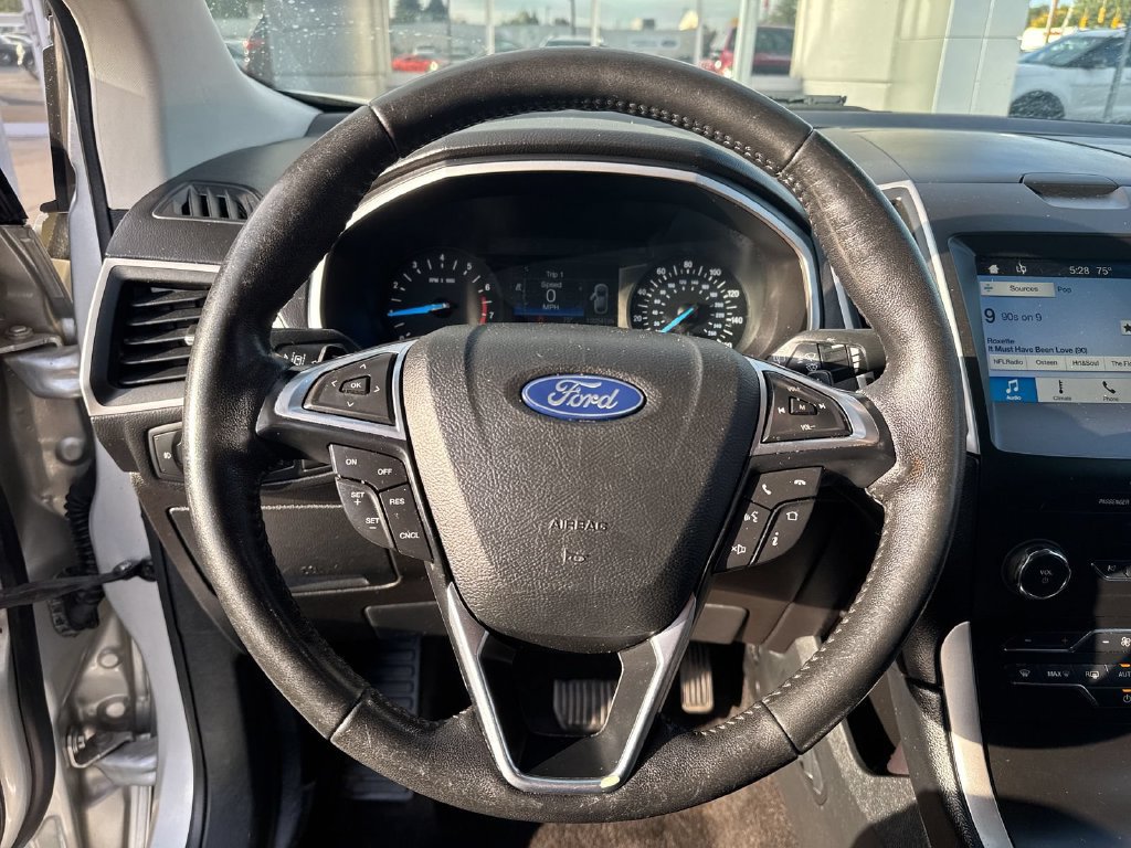 Used 2019 Ford Edge SEL AWD/4WD image 15