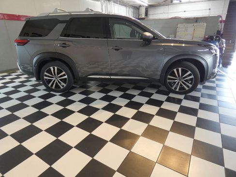 Used 2025 Nissan Pathfinder Platinum w/ Cargo Package FWD image 3