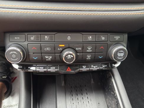 Used 2025 Dodge Durango R/T AWD/4WD image 25