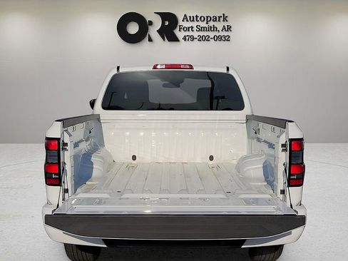 Used 2025 Nissan Frontier SV RWD image 8