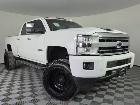 Used 2018 Chevrolet Silverado 2500 High Country AWD/4WD image 2