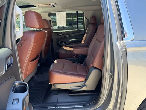 Used 2019 Chevrolet Suburban Premier w/ Premier Plus Edition AWD/4WD image 35
