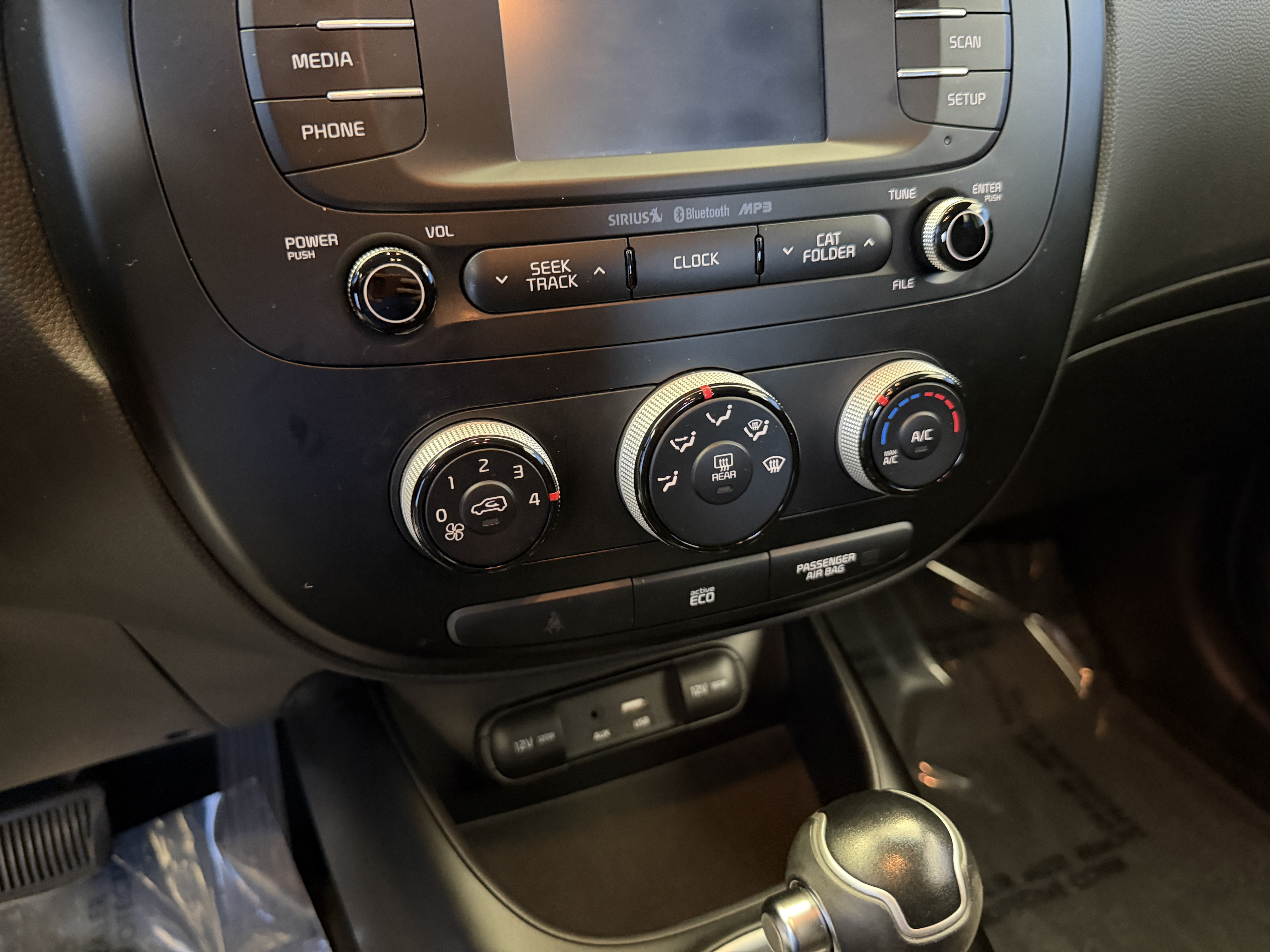 Used 2016 Kia Soul + FWD image 19