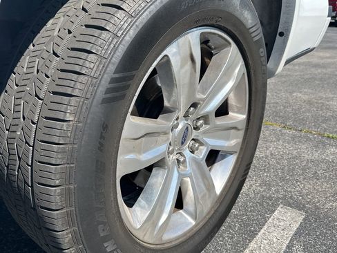 Used 2018 Ford F150 Lariat w/ Equipment Group 502A Luxury image 6