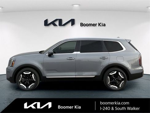 Used 2024 Kia Telluride EX w/ EX Captain's Chair Package image 8