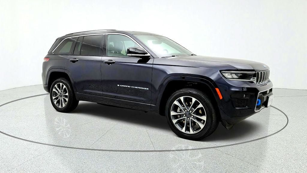 Used 2023 Jeep Grand Cherokee Overland AWD/4WD image 3
