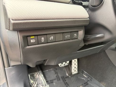 Used 2025 Toyota Camry SE w/ Multimedia Upgrade Package AWD/4WD image 19
