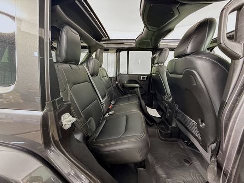 Used 2025 Jeep Wrangler Unlimited Sahara AWD/4WD image 27
