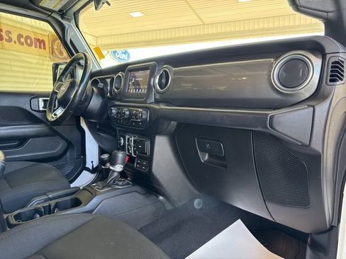 Used 2020 Jeep Wrangler Unlimited Sahara w/ Cold Weather Group image 23