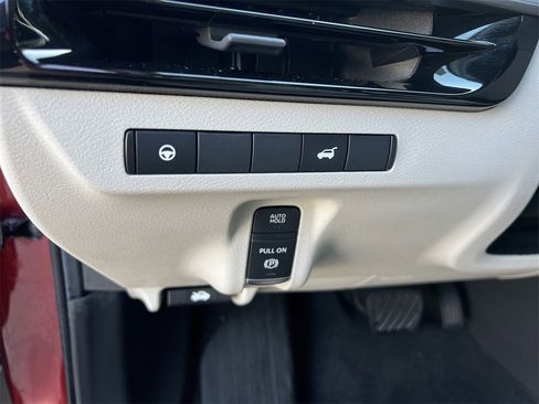 Certified 2025 Nissan Murano SV image 14