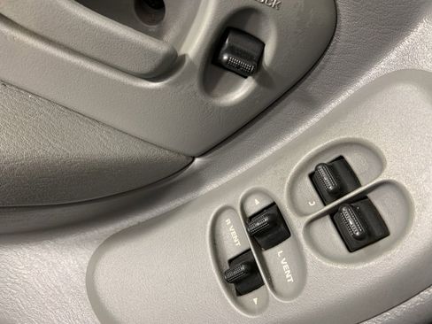 Used 2004 Dodge Grand Caravan SXT image 22