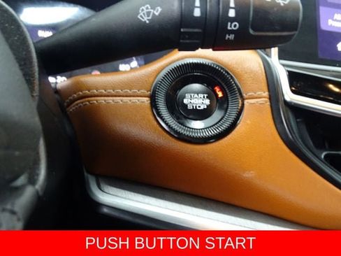 Certified 2025 Jeep Compass Limited AWD/4WD image 9