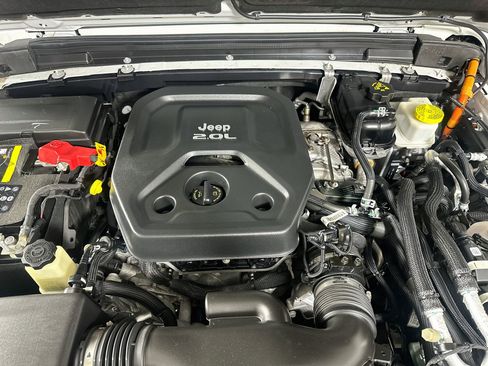 Used 2022 Jeep Wrangler Unlimited Rubicon 4xe AWD/4WD image 31