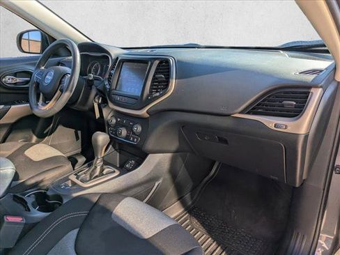 Used 2018 Jeep Cherokee Latitude image 23