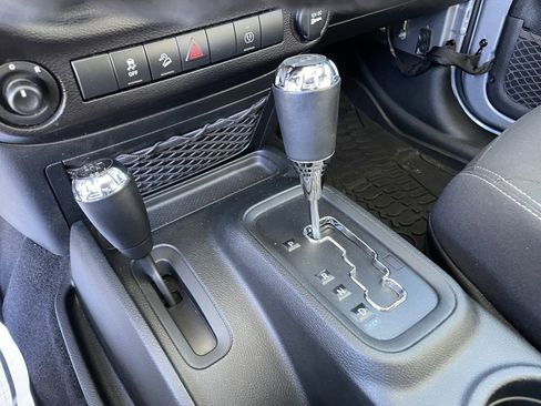 Used 2017 Jeep Wrangler Unlimited Sahara image 16