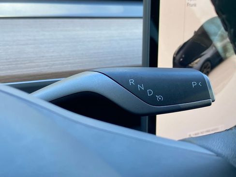 Used 2025 Tesla Model Y Long Range image 30