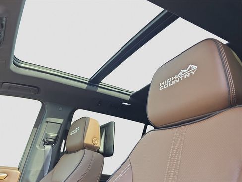 Used 2026 Chevrolet Suburban High Country image 8