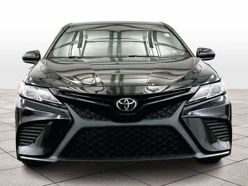 Used 2019 Toyota Camry SE image 4