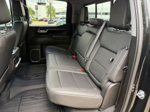 Used 2023 GMC Sierra 1500 SLT AWD/4WD image 25